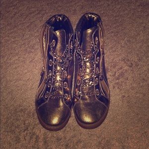 Micheal Kors Gold colored shoes!